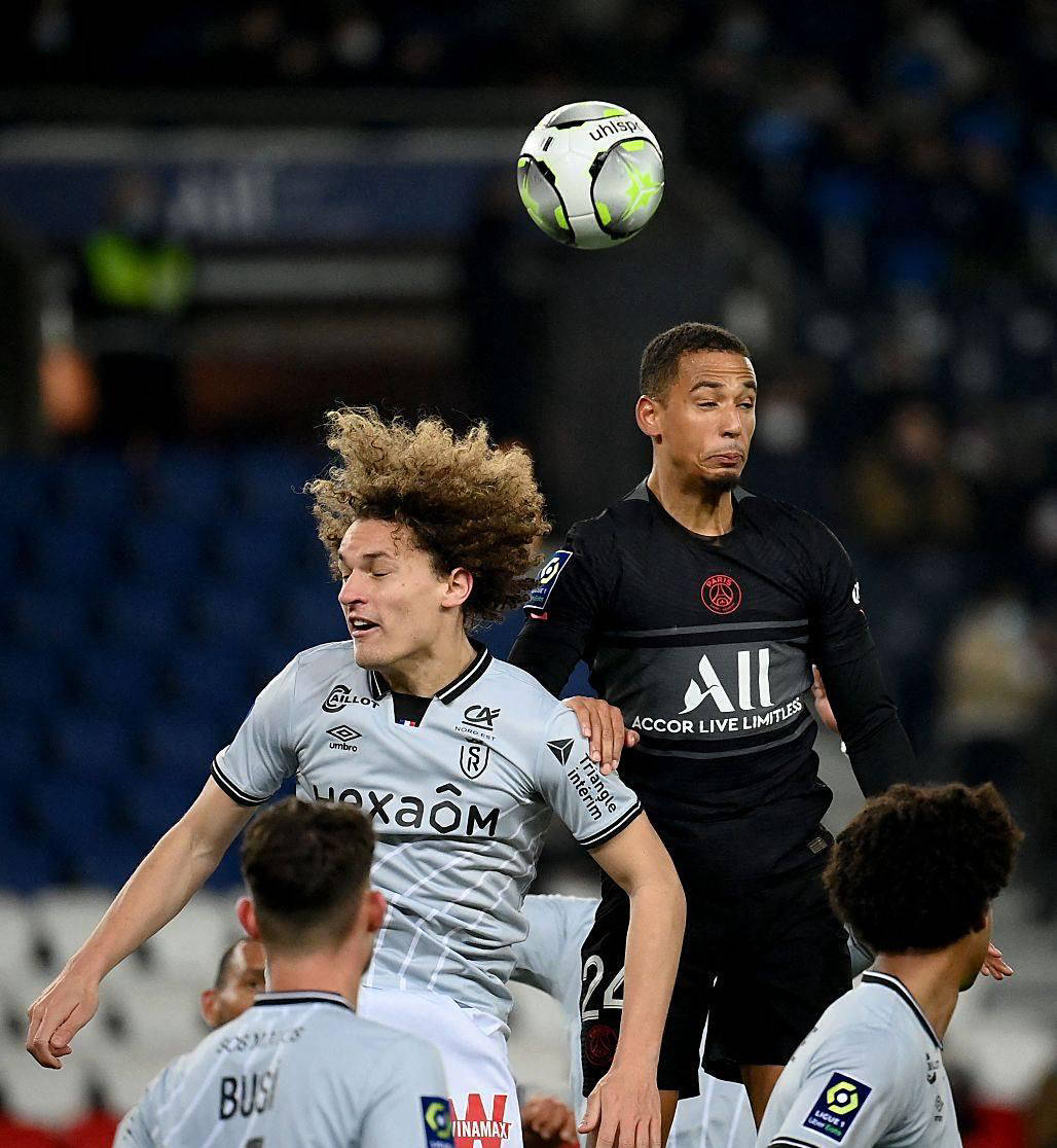 包含巴黎圣日耳曼主场大胜,稳居榜首的词条 包含巴黎圣日耳曼主场大胜,稳居榜首的词条