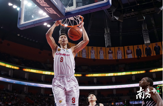 青岛队横扫吉林队,易建联状态火热 青岛队横扫吉林队,易建联状态火热