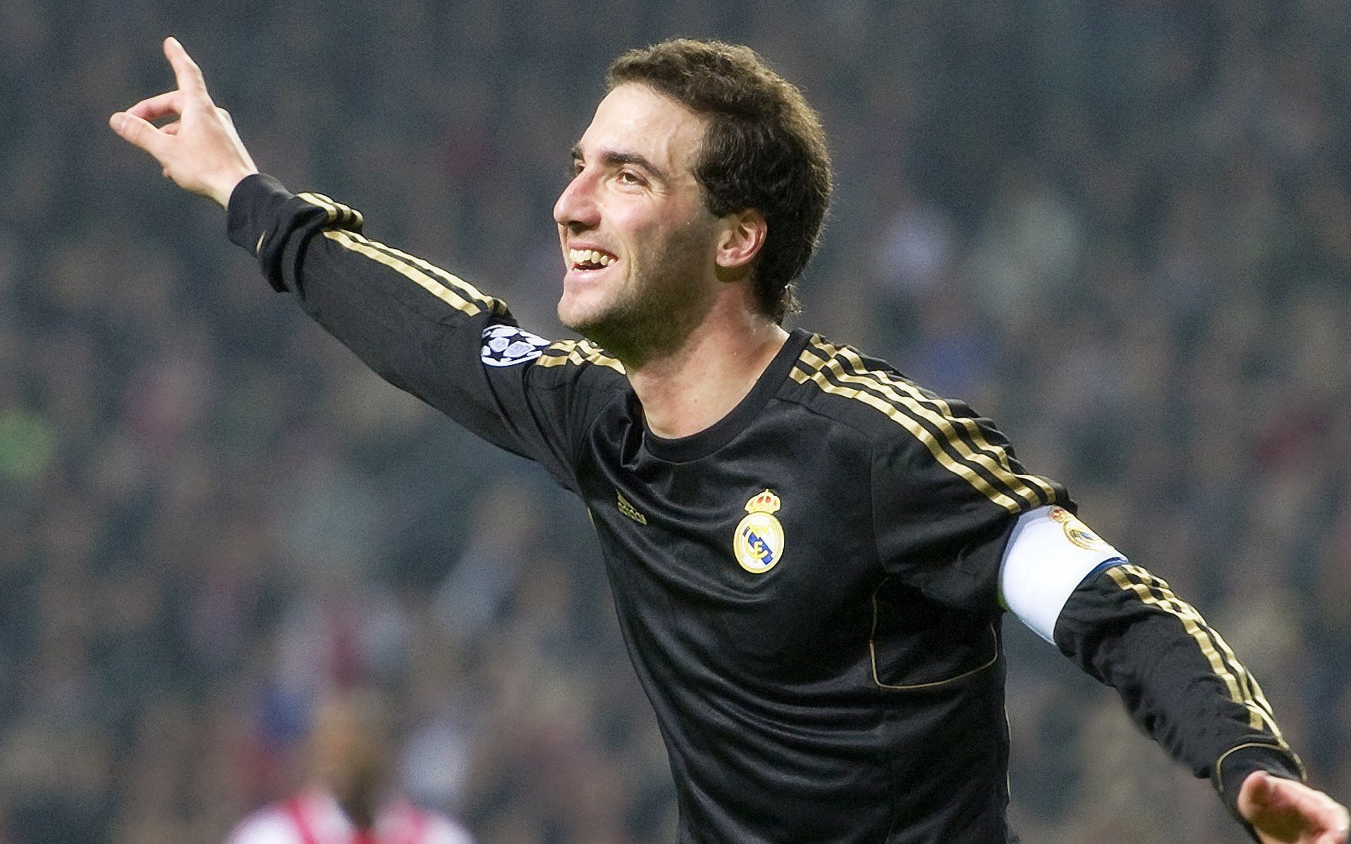 莱万无解锋芒破秘鲁铁壁，突尼斯悲情谢幕见证个人英雄主义之夜