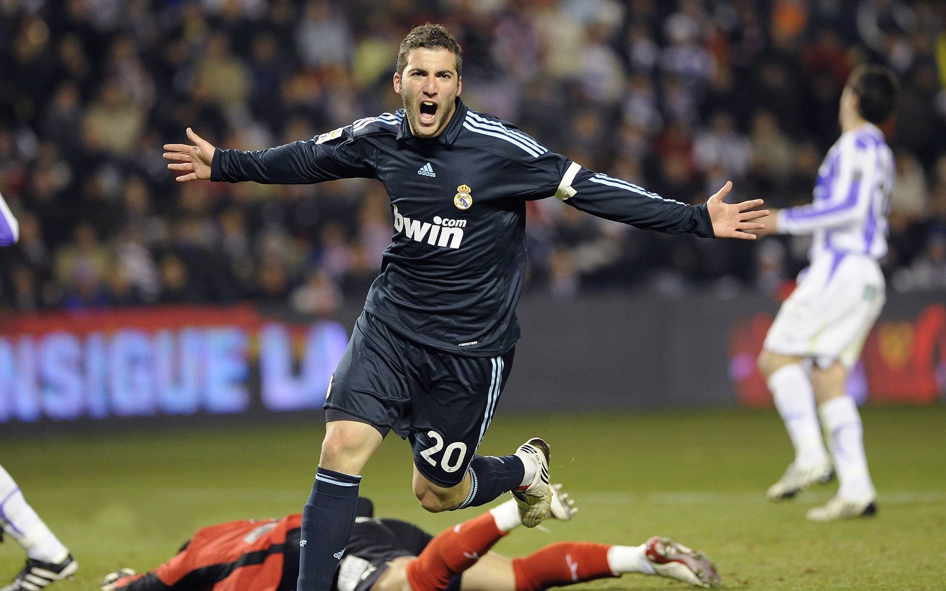 开云下载-伊布天神下凡！墨西哥草根军团如何奇迹般击溃英超豪门切尔西