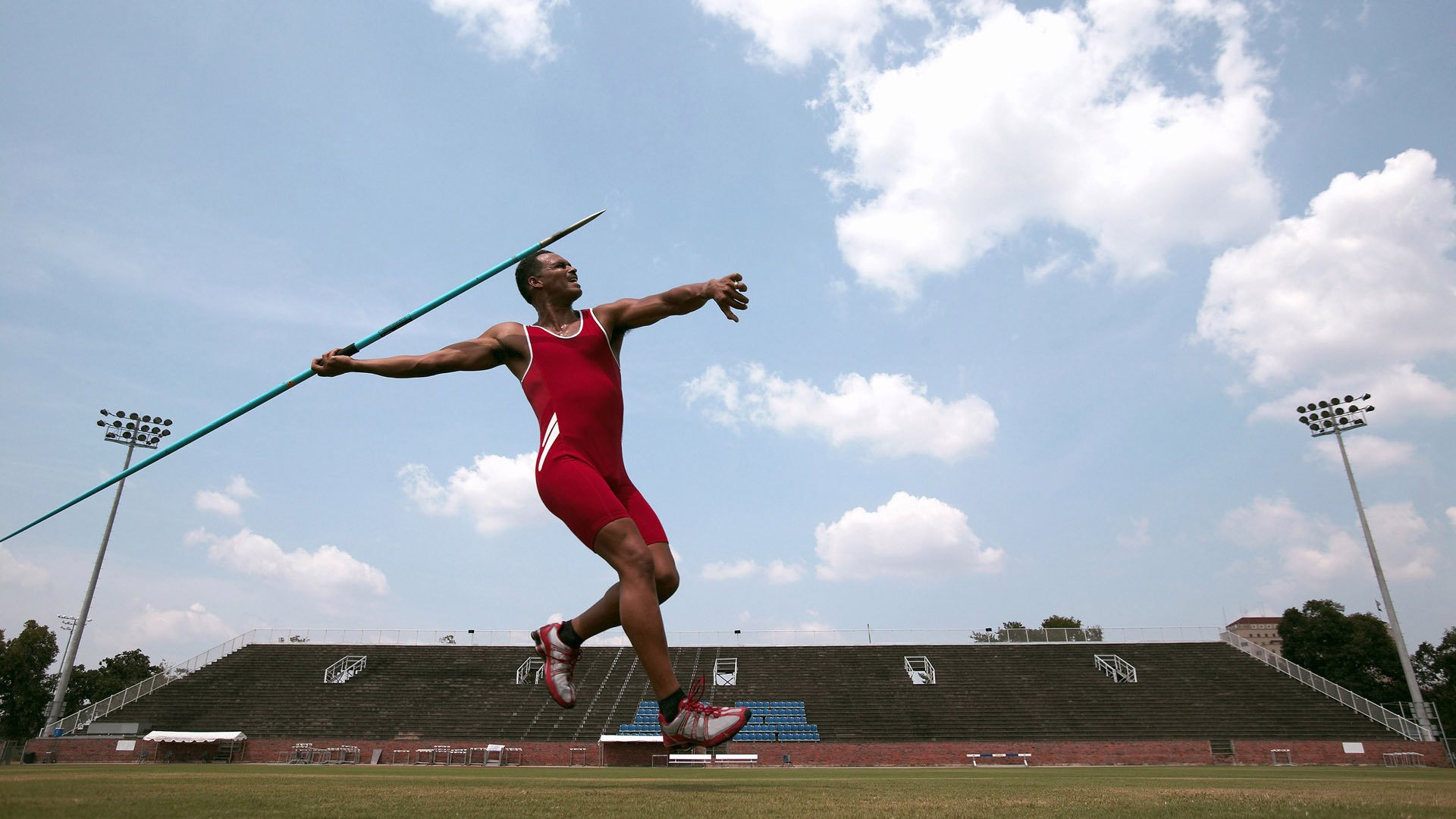 F1新赛季揭幕战与曼联血拼多特蒙德，当速度与激情在同一个周末碰撞